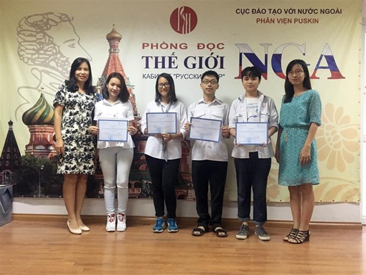 Học sinh THPT chuyên Việt Nam lần đầu tiên nhận chứng chỉ tiếng Nga quốc tế ảnh 1